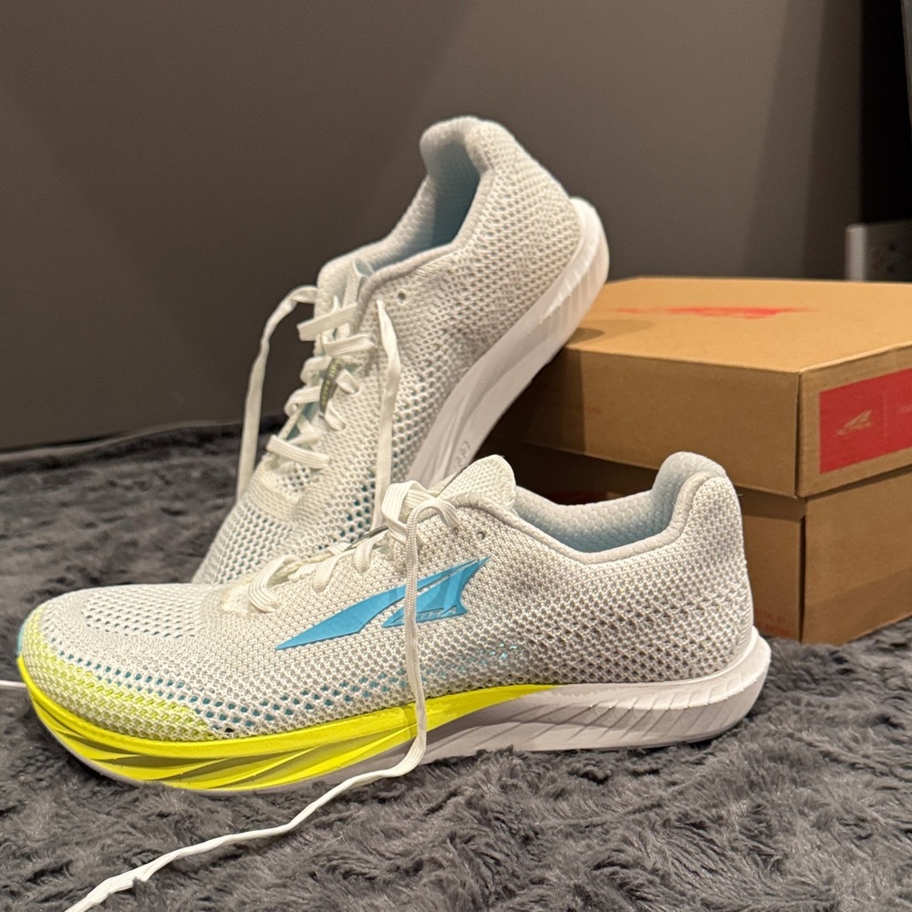 Altra Women's White and Blue Escalante Racer 2 running shoes. Brand new in box.